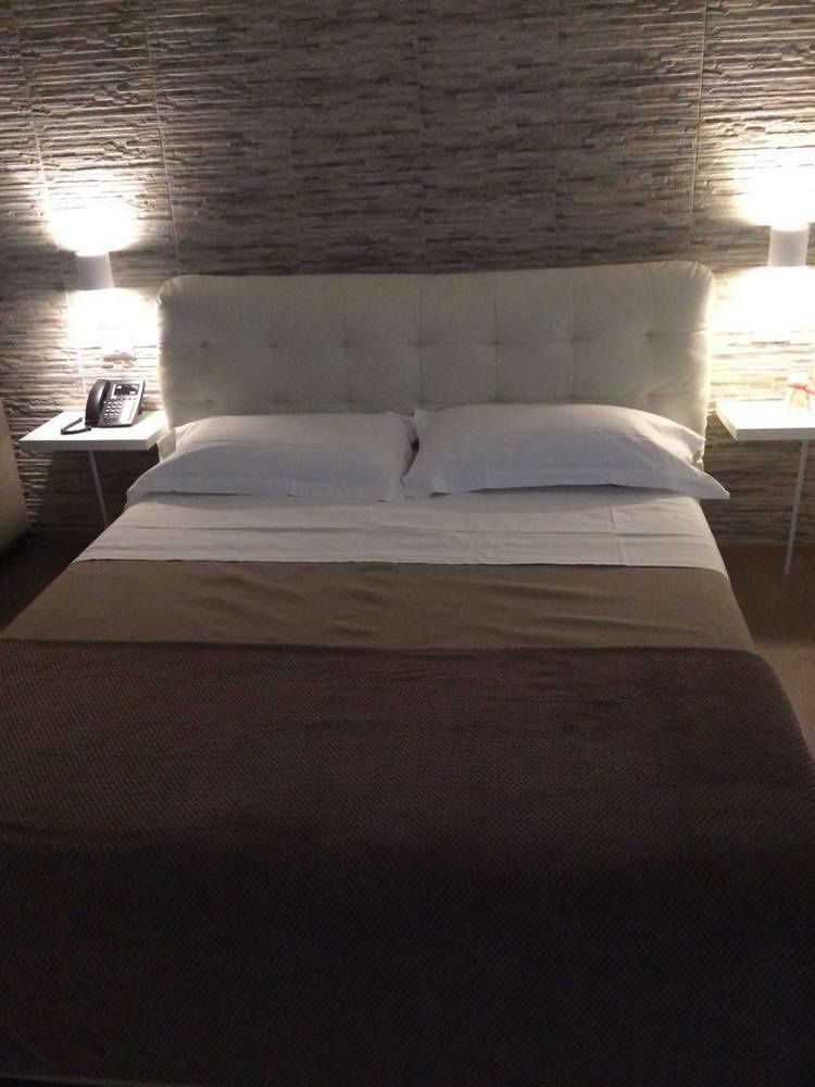 Domus Castroni Pompeo Magno Bed & Breakfast โรม ภายนอก รูปภาพ