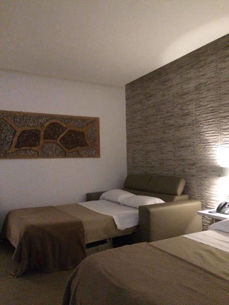 Domus Castroni Pompeo Magno Bed & Breakfast โรม ภายนอก รูปภาพ