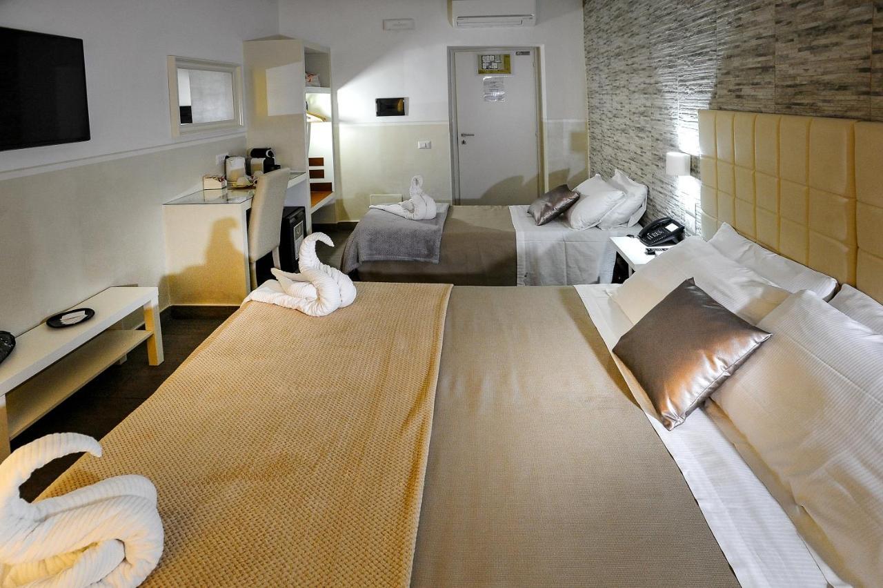 Domus Castroni Pompeo Magno Bed & Breakfast โรม ภายนอก รูปภาพ